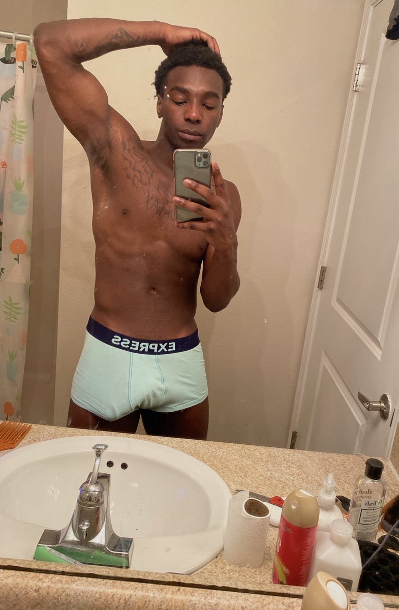 Julius_sea's tweet photo. I gotta switch to boxers🤷🏾‍♂️ shit just be hangin https://t.co/6lHSLP9PD1