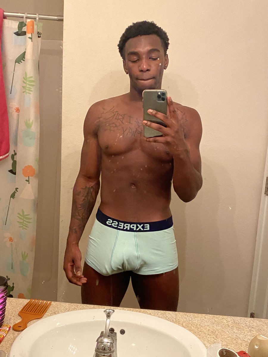 Julius_sea's tweet photo. I gotta switch to boxers🤷🏾‍♂️ shit just be hangin https://t.co/6lHSLP9PD1
