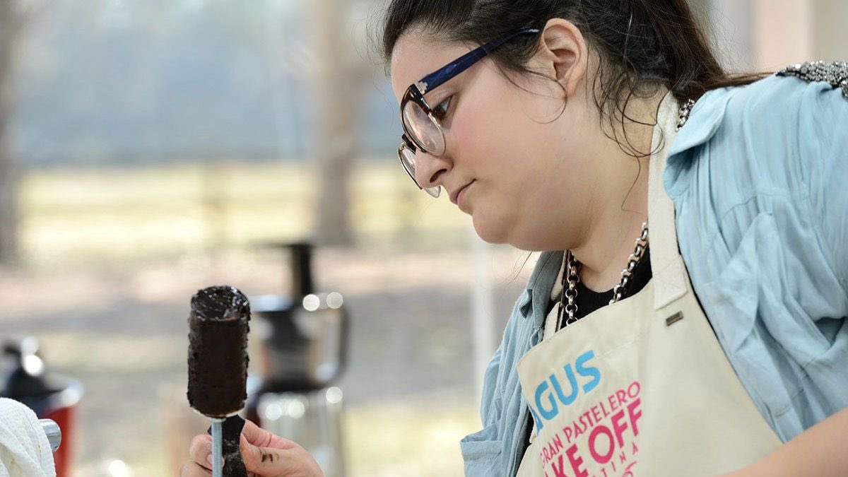 callmevickk's tweet photo. TE EXTRAÑO MÁS QUE NUNCA Y NO SÉ QUÉ HACEEEER @agusbakeoff #AgusBakeOff #BakeOkffArgentina https://t.co/j8HUXDEUpy