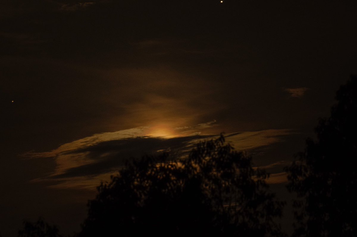 PiperDewn's tweet photo. Saturn, Moon and Jupiter from my brother in #Malwaukee his ig is malmontoya 😊 https://t.co/lqxDI22Wyu