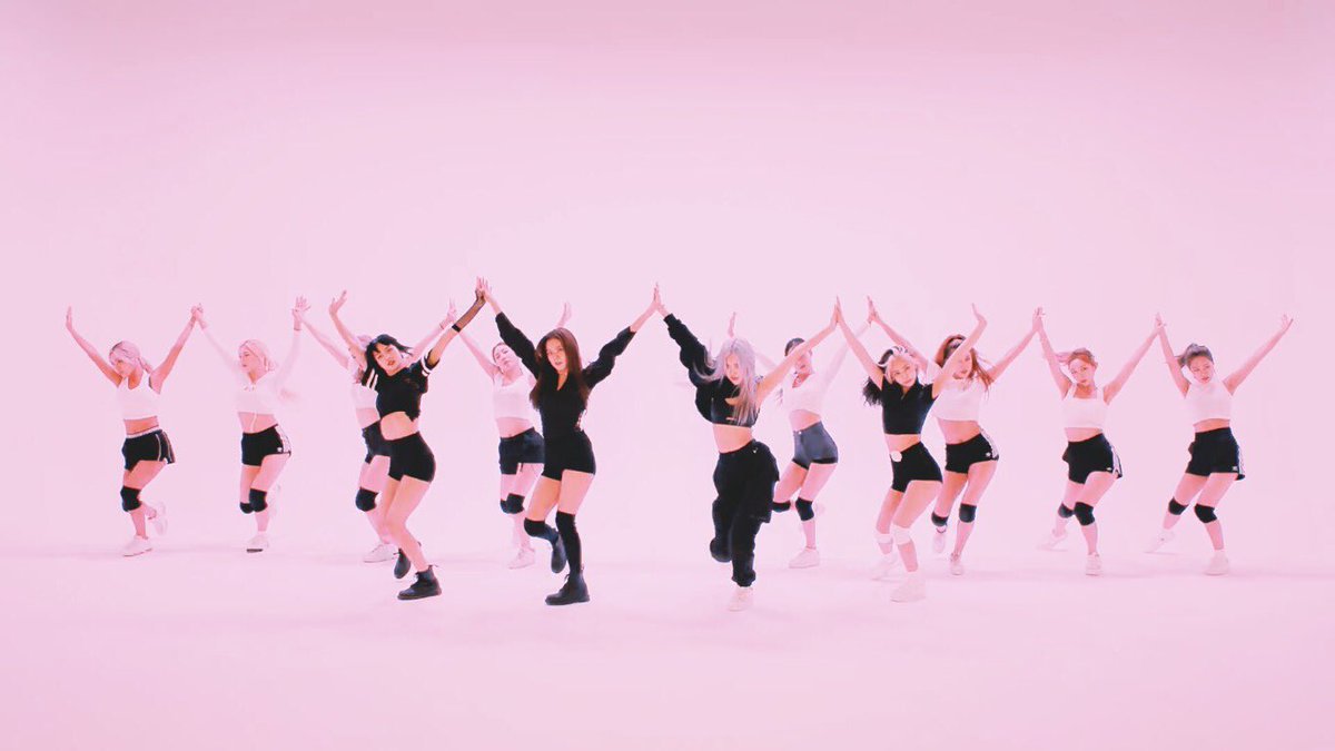 lisafilm27's tweet photo. Congratulations loves! 🖤💗

#HYLT2ndPAK
@BLACKPINK https://t.co/gzmZc4iyqb
