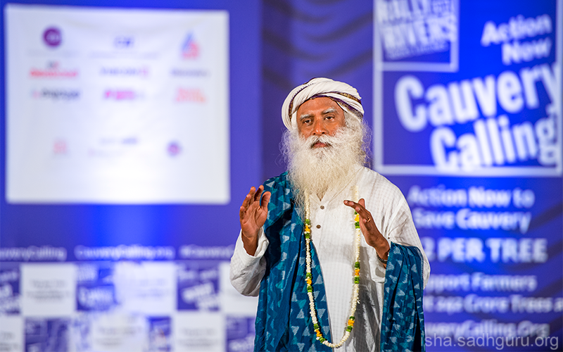 SadhguruJV's tweet photo. To be human means you can mold situations the way you want them. #SadhguruQuotes https://t.co/5dkEn4uMb6