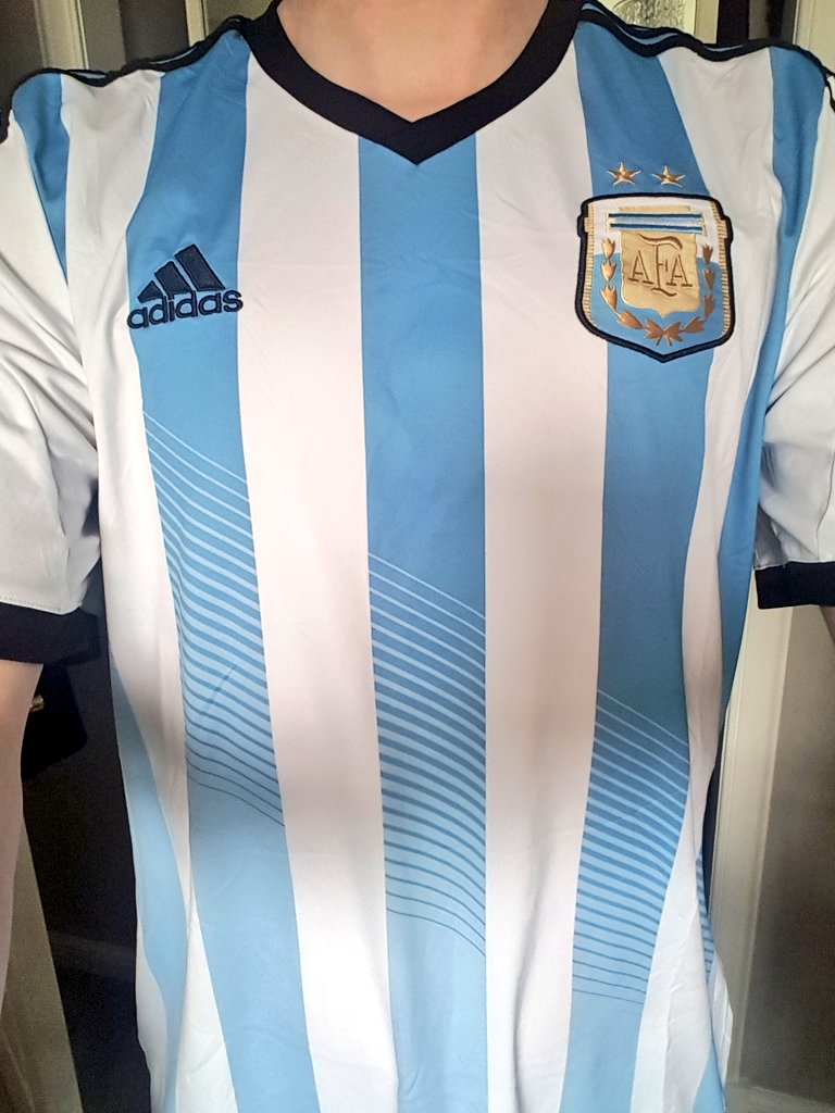 Day 93:Argentina home, 2014.Worn by Argentina in the World Cup in 2014, where they finished runner-up to Germany after an Extra Time winner by Mario Götze. @homeshirts1  @TheKitmanUK