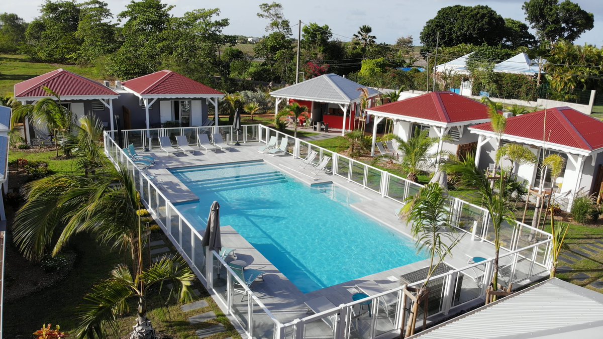 Mlle_MMA's tweet photo. #Guadeloupe Le 10 juillet votre nouvel hôtel à taille humaine ouvre ses portes à Saint-François : LE COCOTEL 🎉

10 chambres, d’une grande piscine, d’un jardin et d'arbres fruitiers pour une atmosphère paisible… 

BENEFICIEZ D’UNE REMISE DE -20%
https://t.co/XA2jfgzaHs https://t.co/nAWFpaFV3Z