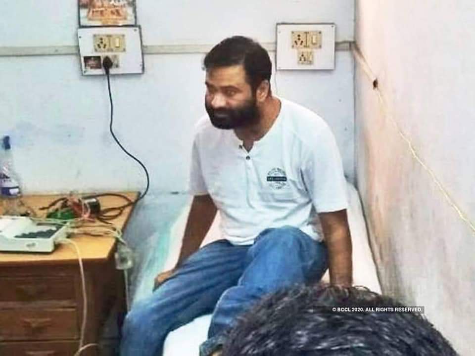 Awazonic's tweet photo. #डॉ_कफील के लिए आवाज उठाओ जिस तरीके से उन्होंने बयान दिया वह बयान सुनने के बाद मेरा रूह तक कांप गया उनके लिए आवाज उठाना पड़ेगा जिस तरीके से सफूरा के लिए आवाज उठाया गया उसी तरीके से,
D कफील अपने बयानों में कहते हैं मुझे मौत से डर नहीं लगता मैं इतना बुजदिल भी नहीं हूं
@Sumra_tweets https://t.co/1lctvrKEbu