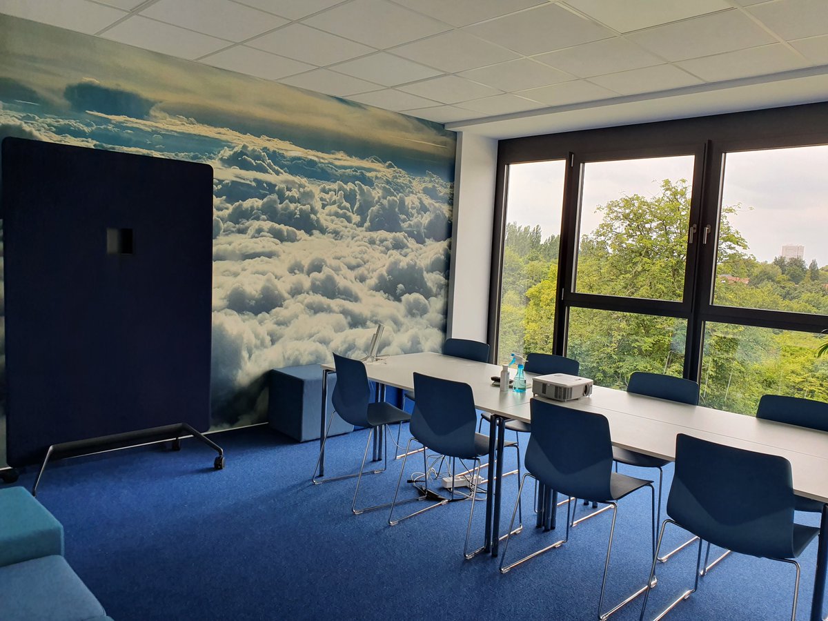 schabsky's tweet photo. #Besprechungen, #Seminare, #Workshops. 
Und das alles "über den Wolken". Unser Seminarraum Do-Stadtkrone Ost bringt genau dieses Feeling rüber. Ab sofort steht er für euch bereit :) 

#worktogether #ruhrgebiet #gründerszene #immobilien #selbstundständig #kreativesarbeiten https://t.co/5IWAE9yAJO