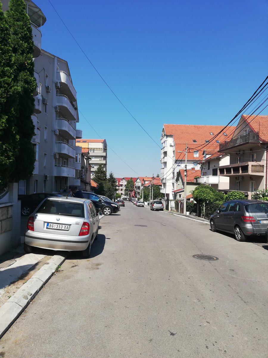 RMartinovic's tweet photo. I bih posle skoro 9 godina u starom kraju... Neprepoznatljiv... Nema više starih porodičnih kuća. Ni naše trospratnice više nema. Na njenom mestu dignuta visoka zgrada... I tako...
#StariCerak #FilmskiGrad https://t.co/zu27NZOl8v
