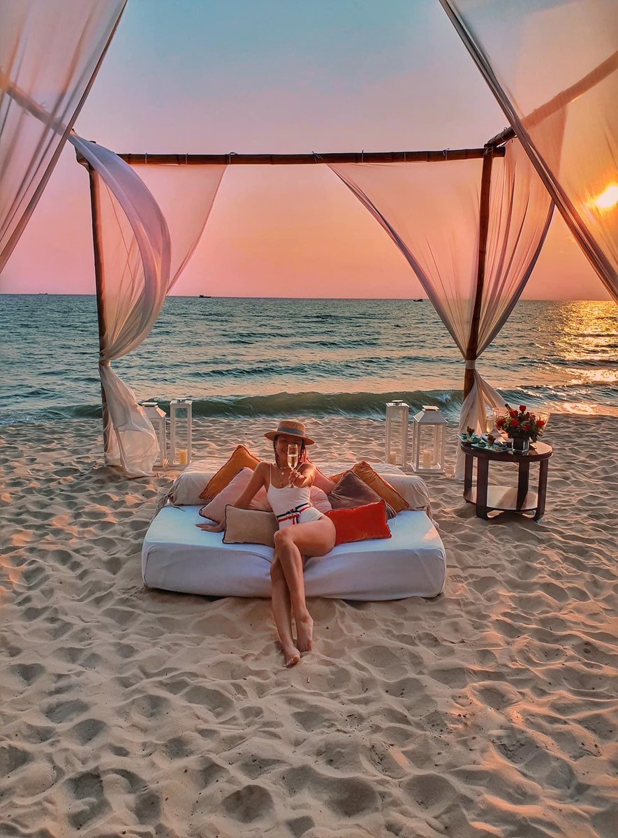 LaVerandaResort's tweet photo. The day’s last light reflects off the ocean, shimmering in the calm dusk air. Nestled together on the soft white sands, you sip fine Champagne and gaze out at the radiant gold and crimson of the dazzling twilight sky. 
Summer Offers: https://t.co/8XgbOTjY0n. https://t.co/Zkw9B8nNz7