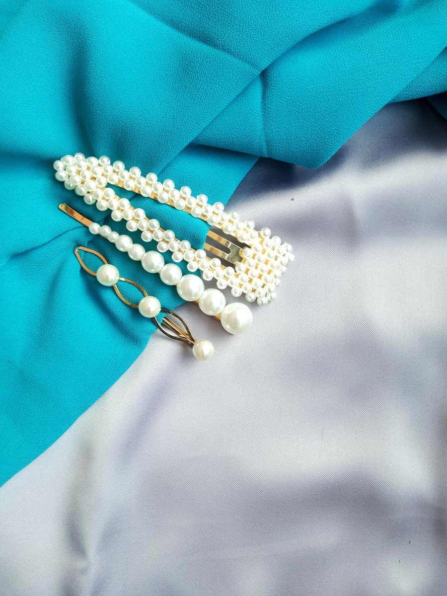 mar_collections's tweet photo. Elegance is always in style.
..
Check out our hijab accessories today.
..
Get this set of 3 for #1500 only.
..
Send us a Dm to shop yours 😊 
..
..
#hijabaccessories #hijabclips #pearlclips #lagos #lagosisland https://t.co/R3S6gAMVYJ