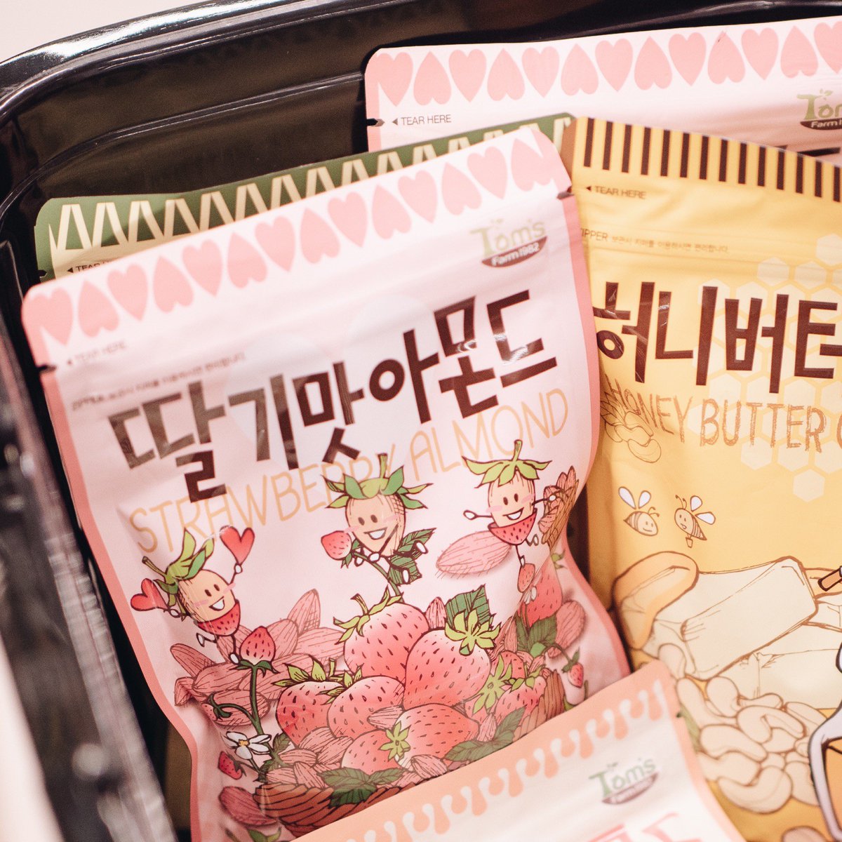 deartummyth's tweet photo. ขนมเกาหลีก็มาา สายเกาหลี พลาดไม่ได้จริงๆ #deartummy #koreanfood #เกาหลี #food #foodie #supermarket #วันนี้กินอะไรดี #เมนูเกาหลี https://t.co/h5yVbrXZFF