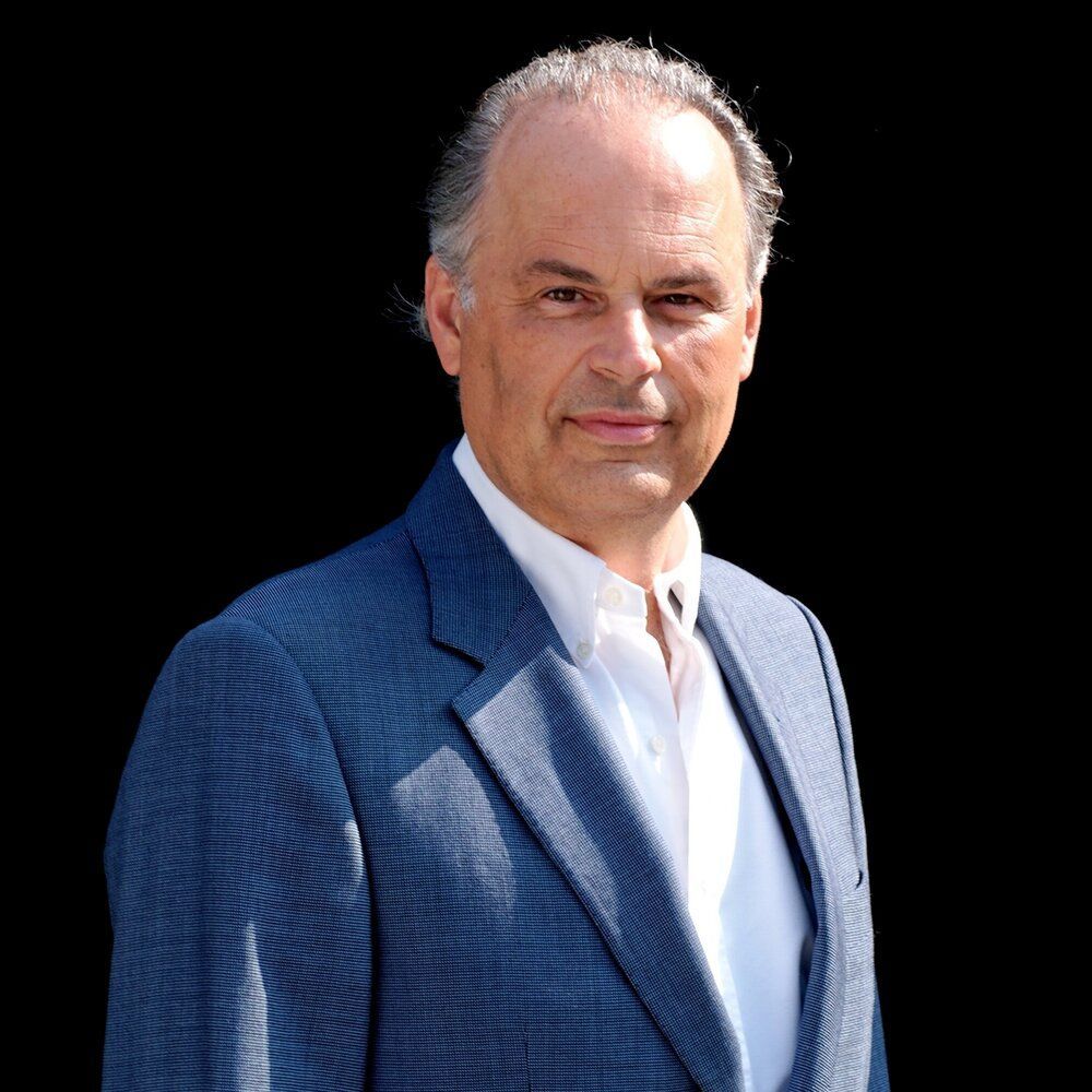sivcsg's tweet photo. Meet our jury: Martin Engstroem - https://t.co/UJdZacXmVp.

#sivcsg #violin #violincompetition #singapore #classicalmusic #martinengstroem https://t.co/ZoZmMzZ3I3