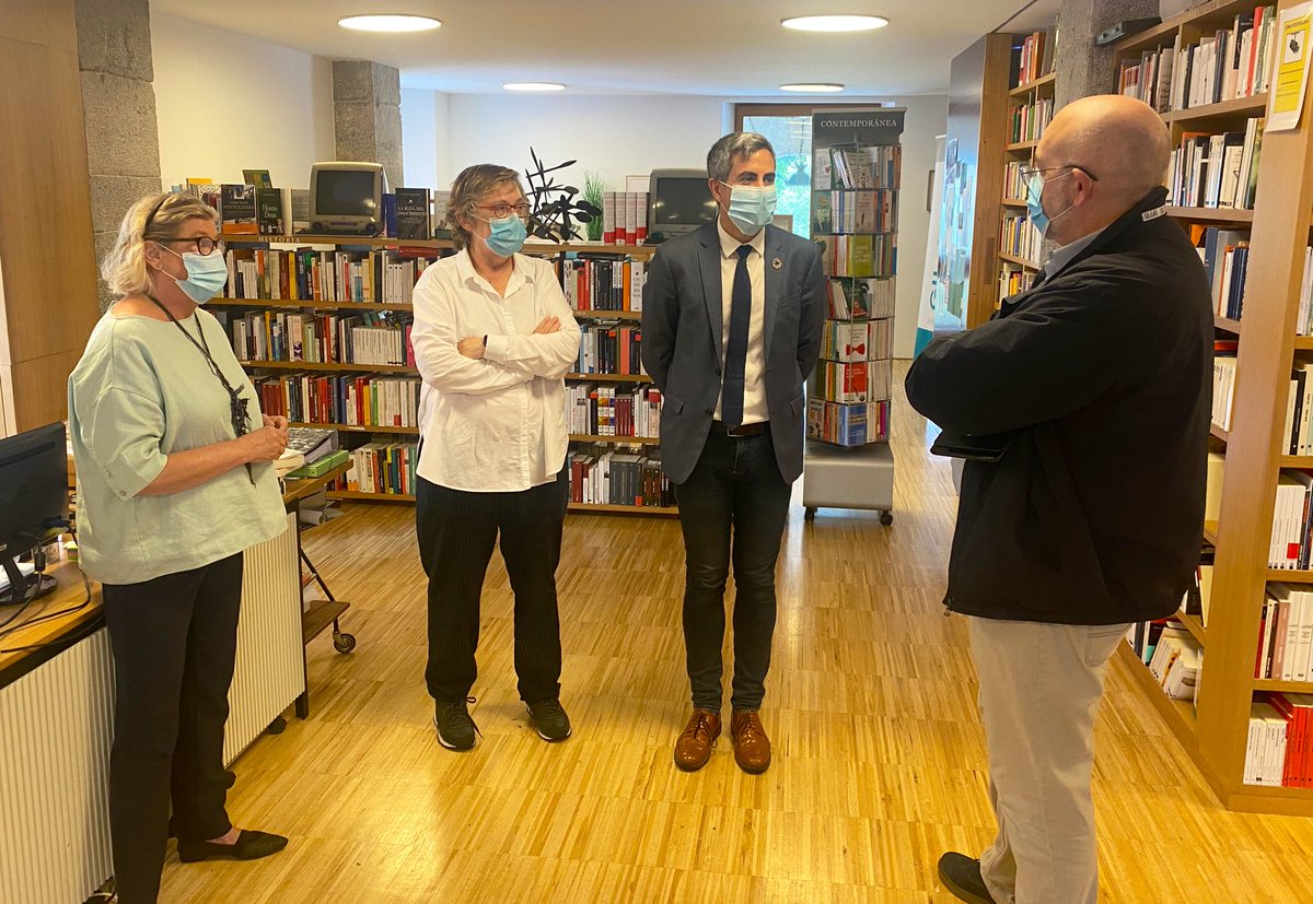 📖 Llega a la <a href="/Biblioteca_BCC/">Biblioteca Central de Cantabria</a> “Verano en la biblioteca”. Un ciclo de encuentros entre escritores vinculados a #Cantabria y aficionados a la literatura que se celebrará a partir de este jueves de la mano de #LaCulturaContraataca y con la colaboración de la @libreriagil