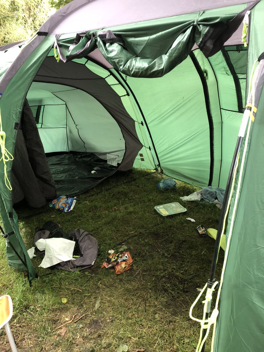 CWPRangers's tweet photo. More unbelievable littering. A whole camp just left, tent, chairs, cooking equipment and of course the obligatory disposable bbq! Shocking people can be so wasteful and inconsiderate! https://t.co/ChBVQ1hAOt