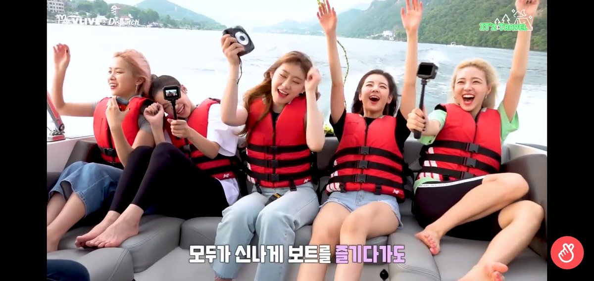 onlyforRyujin's tweet image. Itzy&apos;s boating trip will always be this fun, our babies 😂