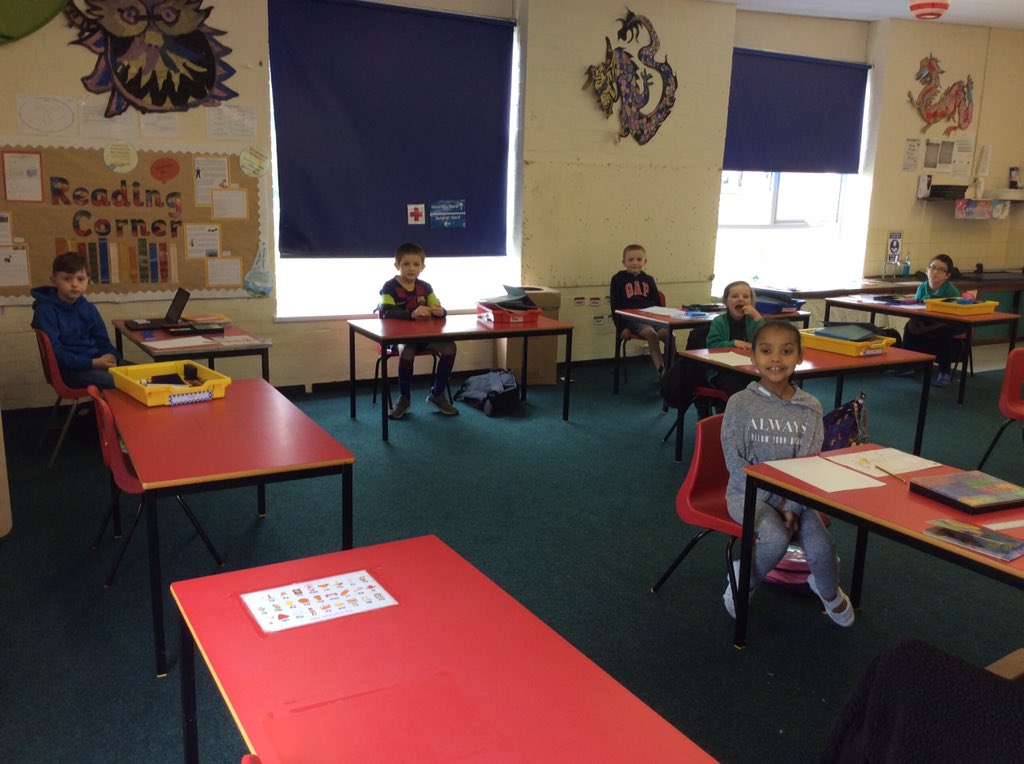 Springwood_Prm's tweet image. #cardiffcouncil #Spring_Prm Dosbarth Monmouth making 2 and 3-digit numbers with numicon and dienes.