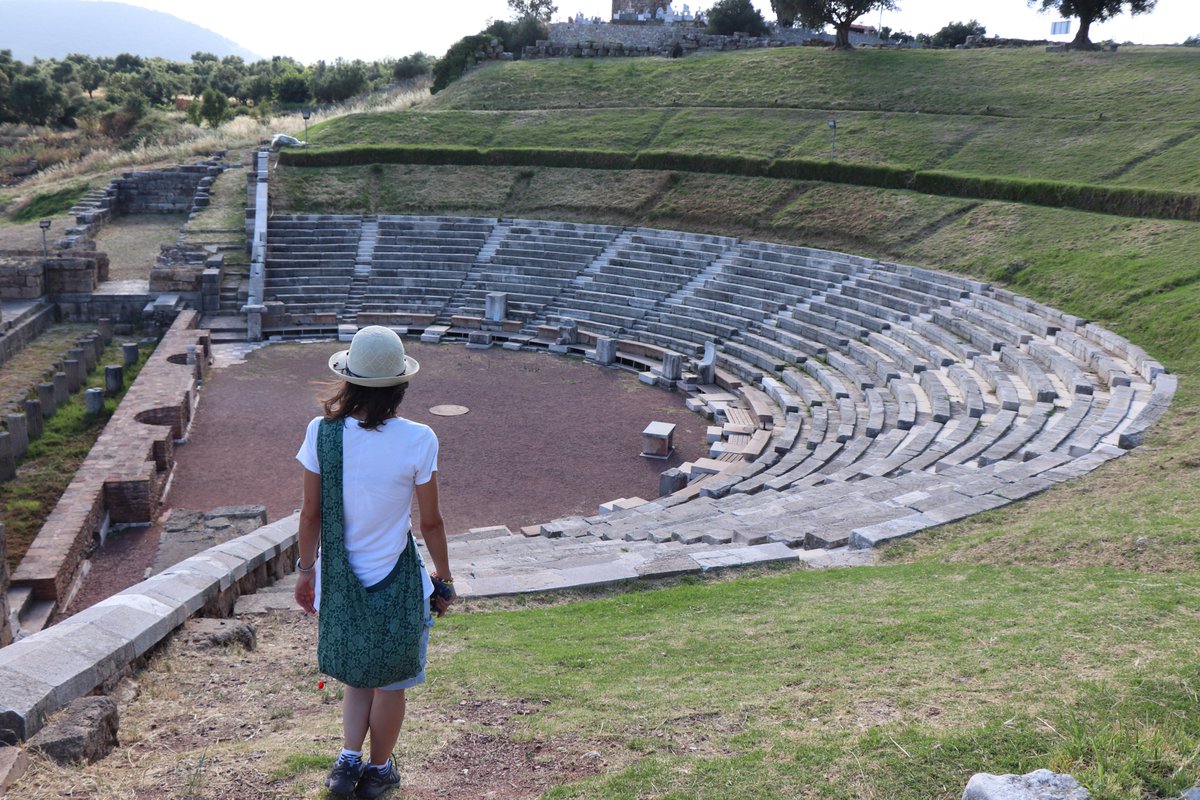 The Theatre of  #Messene was also being used for political gatherings: according to Plutarch, Philip V king of Macedonia met here Aratus, General of the Achaean League in 214 BC. Built in the III BC on an artificial hill, it was renewed in Roman times  #MuseumsUnlocked 7/16