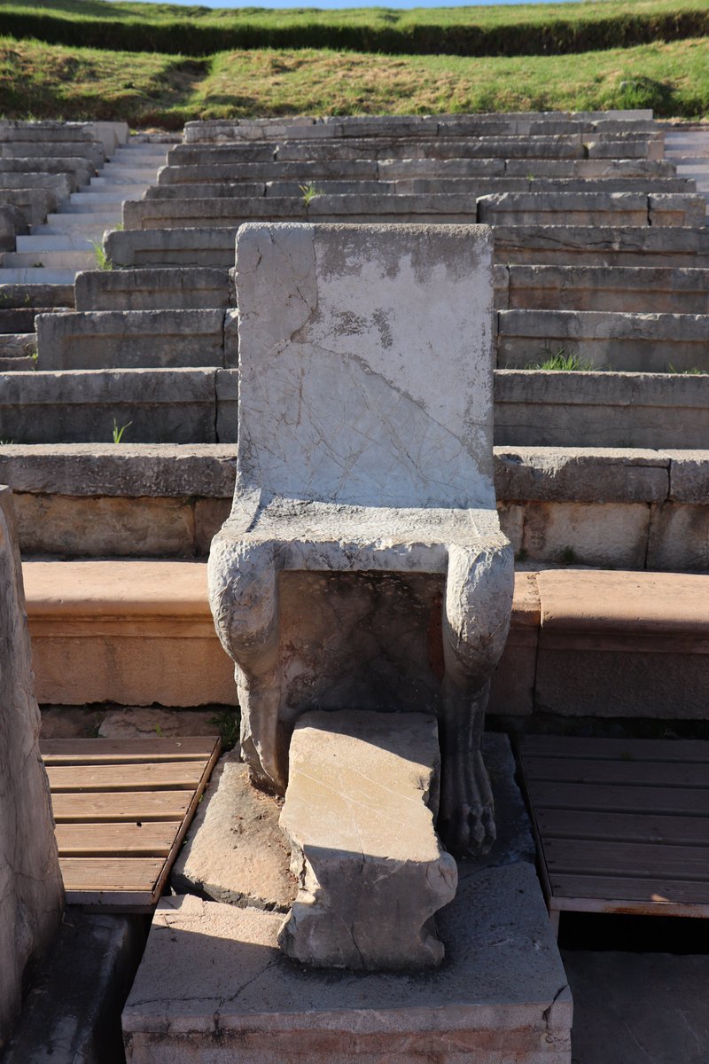 The Theatre of  #Messene was also being used for political gatherings: according to Plutarch, Philip V king of Macedonia met here Aratus, General of the Achaean League in 214 BC. Built in the III BC on an artificial hill, it was renewed in Roman times  #MuseumsUnlocked 7/16