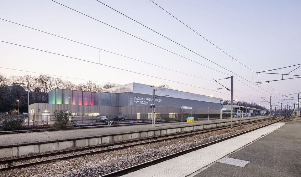 AgenceEngasser's tweet photo. PROJET [sports] 

Stadium à Nogent-sur-Marne (94) : les 3 salles de sport forment un grand espace sportif en continuité.

Plus d'infos sur : https://t.co/bKfkaxmoon

#engasser #architecture #teamArchi #nogentsurmarne https://t.co/NoaF0aQQbr