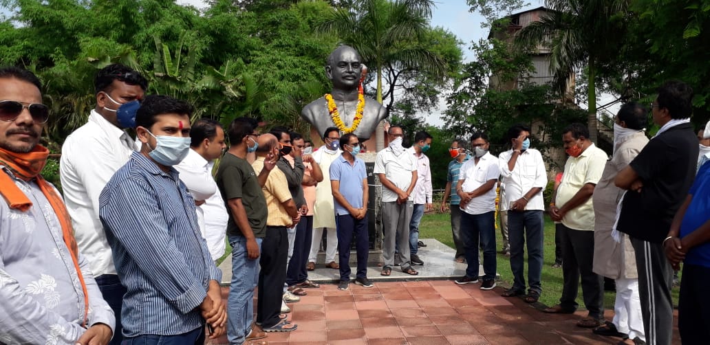 #जहां_बलिदान_हुए_मुखर्जी_अब_वह_सारा_कश्मीर_हमारा_है  दो_निशान_दो संविधान दो प्रधान_ का_विरोध_करने वाले भारतीय जनसंघ के संस्थापक सदस्य  स्वर्गीय श्री  श्यामा प्रसाद मुखर्जी जी का जन्म 6 जुलाई 1901 को हुआ था जयंती पर भाजपा के ज्येष्ठ  श्रेष्ठ कार्य कर्ताओं ने श्रद्धासुमन अर्पित किए