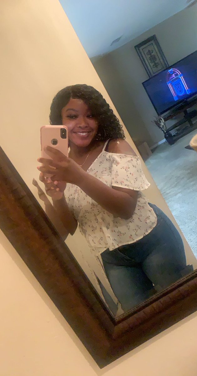 kylah_2x's tweet photo. #WhosWhoOfJSU                                     - T’Kylah aka Kylah🤍
- Carthage, MS‼️
- Healthcare Administration Major 👩🏾‍⚕️
- I have a natural mean mug, but i promise I’m nice🥰
- #JSU24 💙🤍 https://t.co/TlXhuWma3H