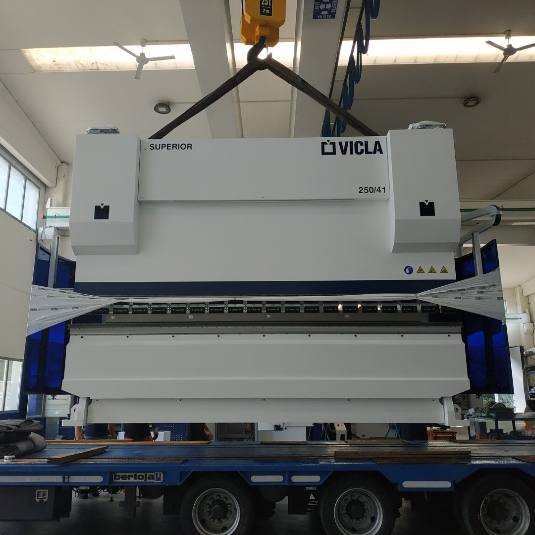 Vicla_eu's tweet photo. Settimana scorsa abbiamo preparato il nostro .SUPERIOR 250/41 per la consegna al nostro cliente UPRISING SRL.
Scopri la #pressapiegatriceSUPERIOR in Pronta Consegna https://t.co/kv8AMzjlyb e richiedi una consulenza gratuita! #pressapiegatrice #pressepiegatrici #lamiera #vicla https://t.co/6KwenE3QUx