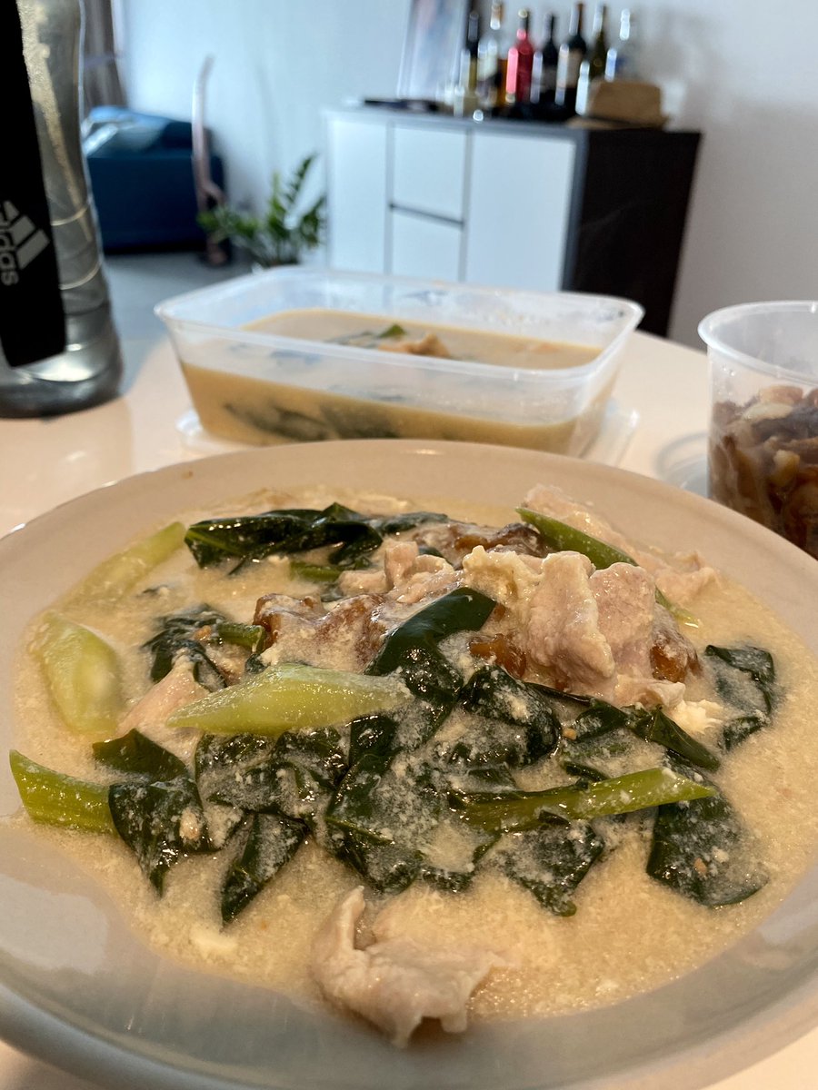 Nattachai_JJ's tweet photo. For me and my housemate lunch box 🍲 。 https://t.co/xPrfC11PTU