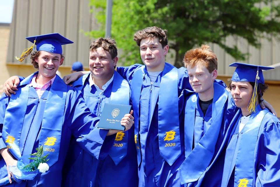 KorteGarrett's tweet photo. I shouldn’t have to say goodbye to my best friend at the age of 18... this will never sit right. My heart hurts for the rest of our group and for his family and the bluestem community... I love you so much Chase.. I can’t wait to see you again 😭 https://t.co/yraL43C0yO