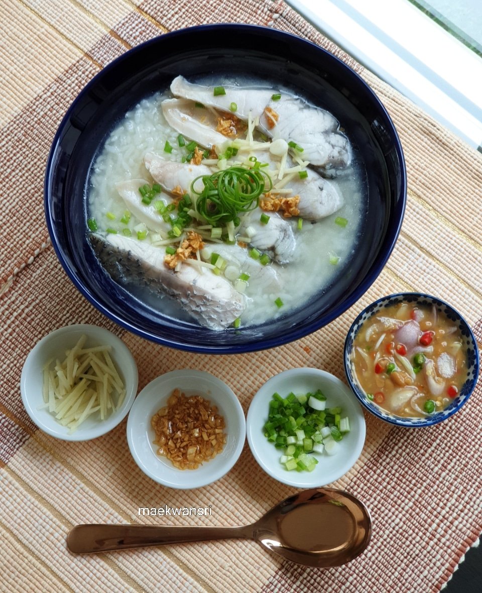 KwansriR's tweet photo. ข้าวต้มปลากะพง..ชิ้นโตเนื้อแน่นเต็มปากเต็มคำจริงๆๆ #อร่อยแน่แม่ขวัญศรี สูตรทำกินเองจ้ะ https://t.co/GBXkSc7Ard https://t.co/qTHTydqYFl