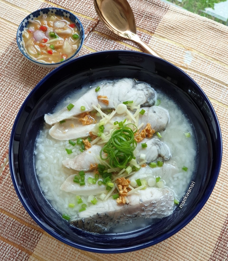 KwansriR's tweet photo. ข้าวต้มปลากะพง..ชิ้นโตเนื้อแน่นเต็มปากเต็มคำจริงๆๆ #อร่อยแน่แม่ขวัญศรี สูตรทำกินเองจ้ะ https://t.co/GBXkSc7Ard https://t.co/qTHTydqYFl