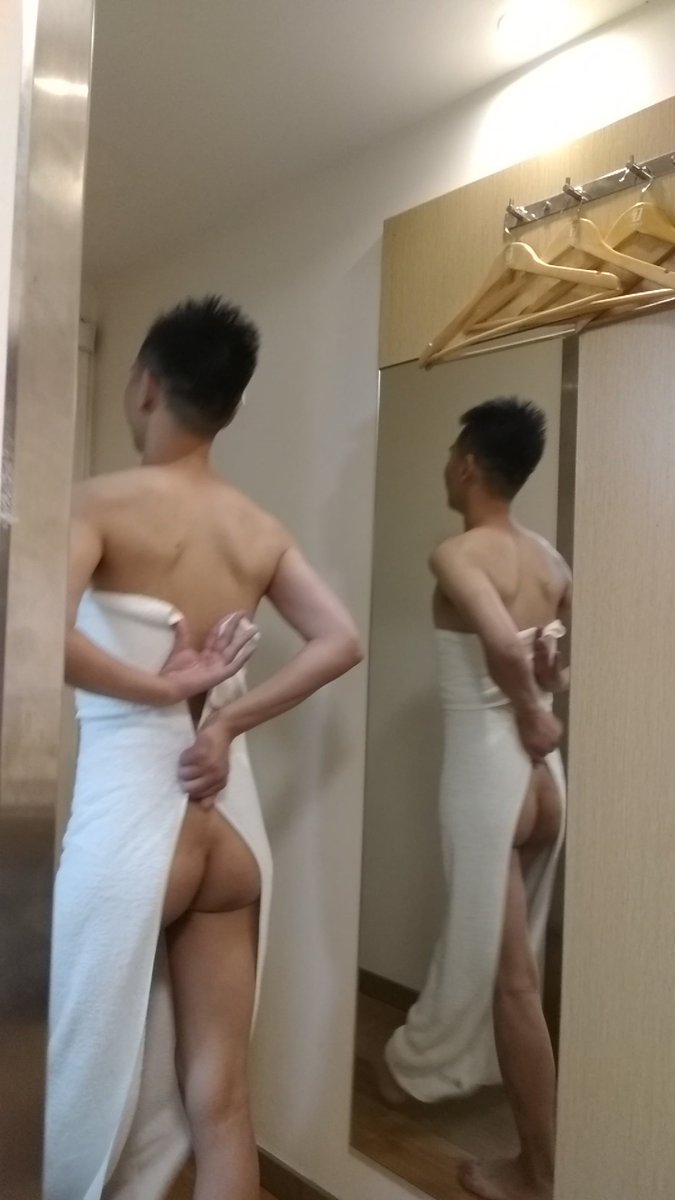 deep190901's tweet photo. 开门准备拿外卖了，不知送餐的哥哥是什么反应。 https://t.co/oOxjedDJMl