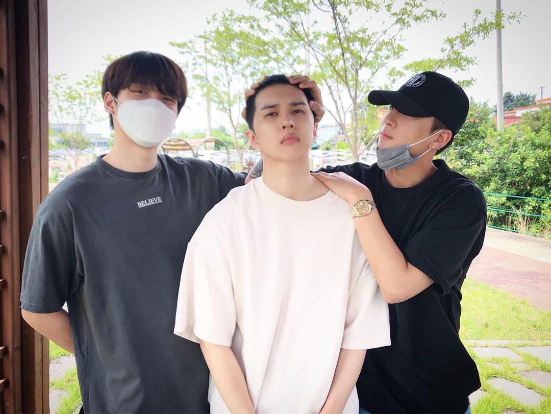 FORMYSTAR0524's tweet photo. 20200706 인스타그램 
©️hsh0705
@HSangHyuk 
켄형 조심히 다녀와여👃 
 
잘 다녀와요😭😭😭😭😭
빅스 항상 기다릴게요😭

#VIXX #빅스 #HYUK #혁 #한상혁 #KEN #켄 #이재환 #RAVI #라비 #김원식  #RAVI #라비 #김원식 https://t.co/d35lPeP8rc