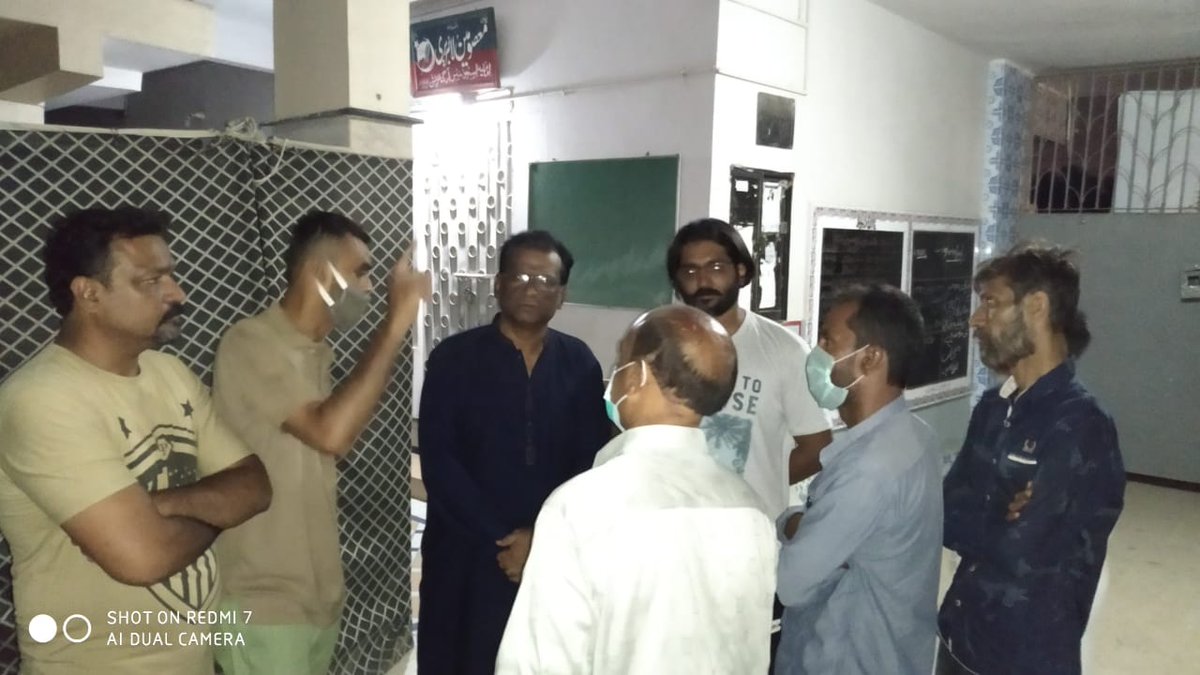 رکن رابطہ کمیٹی ایم کیوایم پاکستان زاہد منصوری نے نالہ کی صفائی اور سیوریج کی متعدد شکایات پر مسجد معصومین، جاوید نہاری اور ٹی گراونڈ کے اطراف کا دورہ کیا اور ڈی ایم سی اور واٹر بورڈ کے عملے کو فوری  صفائی  کے لیے کہا۔ اس موقع پر ایف بی ایریا ٹاون کمیٹی بھی ہمراہ تھی
#MQMpk