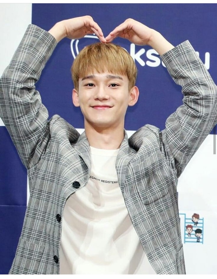 Redglamor1's tweet photo. When can I hear your voice again, chen ?? i miss you jongdae-a ♥
#7monthswithoutchen
#chencomeback
#jongdae
@weareoneEXO
@B_hundred_Hyun
@layzhang https://t.co/Tj2v0BpCYS