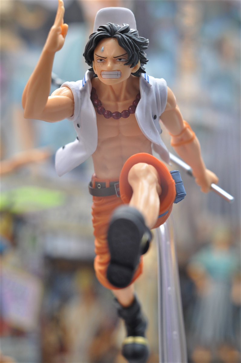 ユーズランド東浦店 A Twitter ワンピース Onepiece Magazine Figure 夢の一枚 １ Vol１ 入荷中です 海軍に入ってガープにしごかれる三兄弟 という Ifイラストを立体化 全種類入荷予定ですのでぜひ揃えて飾りたいデザインですね コロナウィルスの