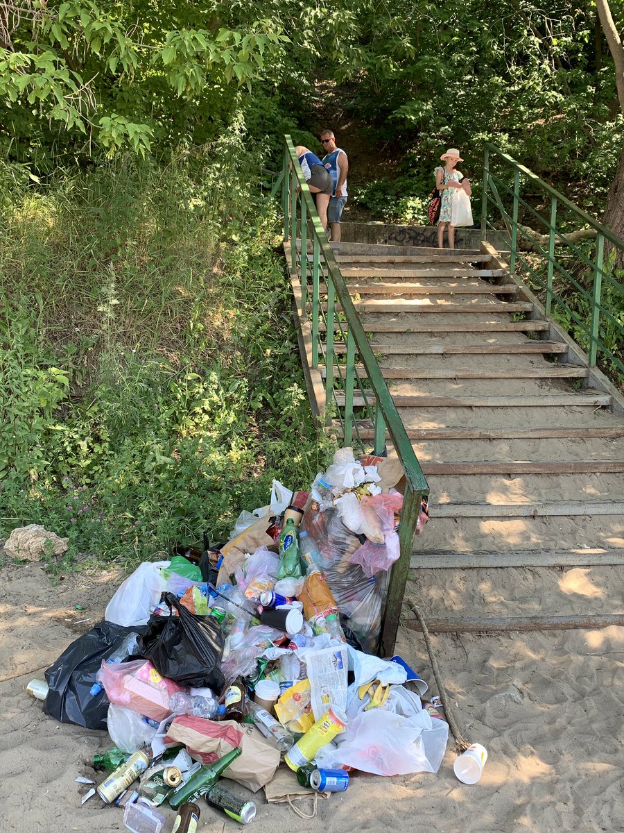 Поставьте, пожалуйста, баки для мусора. Спуск ЦПКиО им. Горького (Загородный парк) пляж <a href="/SamMobilePriem/">Мобильная приемная Губернатора Самарской области</a> <a href="/DepGorHozSamara/">Департамент ГХиЭ</a> <a href="/Larionov_AI/">Александр Ларионов</a>