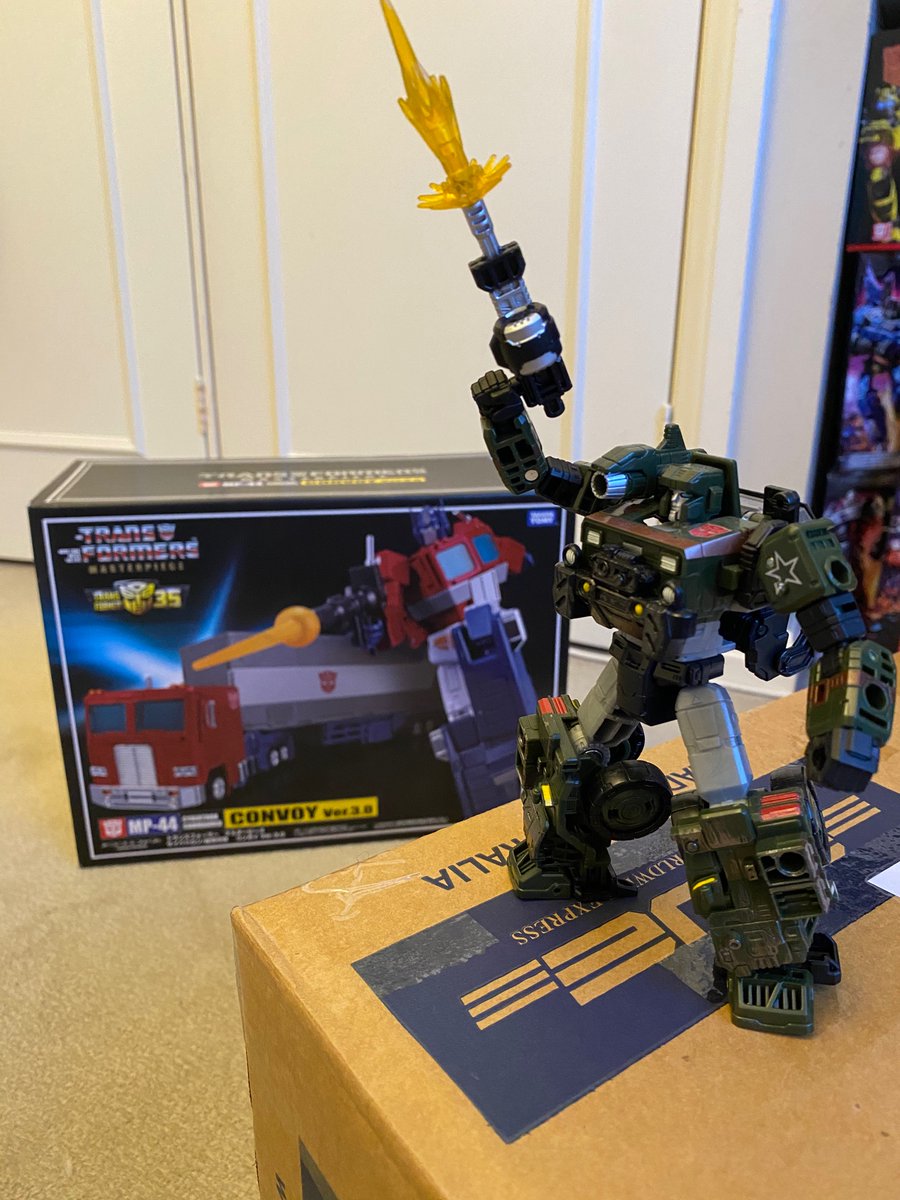 Purro11's tweet photo. Literally the best day in my life in 2020
#Transformers #Masterpiece #Optimus2020 https://t.co/WwimCwZH4R