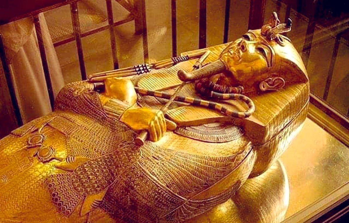 4,000 year old mummies of Egypt were wrapped in fine Indian muslin! Egyptian texts & artifacts show an import of goods from India, revealing there was active trade between Ancient India & Ancient Egypt