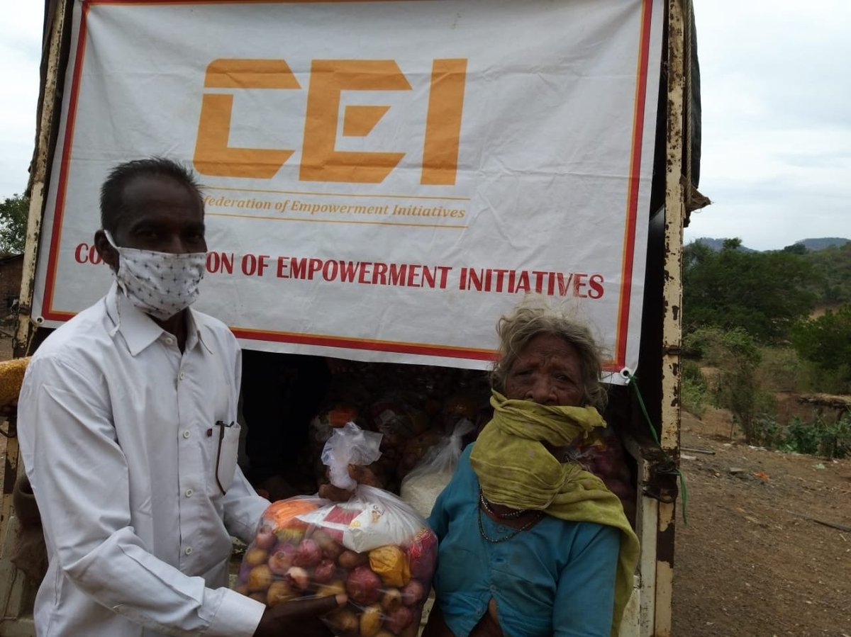 CEIempowers's tweet photo. मनी जी आदिवासी विधवा हैं एवं गरीबी रेखा से काफी नीचे हैं, अकेले स्वयं का पोषण उनके लिए असंभव हो चुका है | उनके पास राशनकार्ड भी नहीं @ceiempowers ने उनके हेतु 1 महीने की भोजन सामग्री प्रदान की #CEI_CovidResponse https://t.co/iMQ56hvSwq