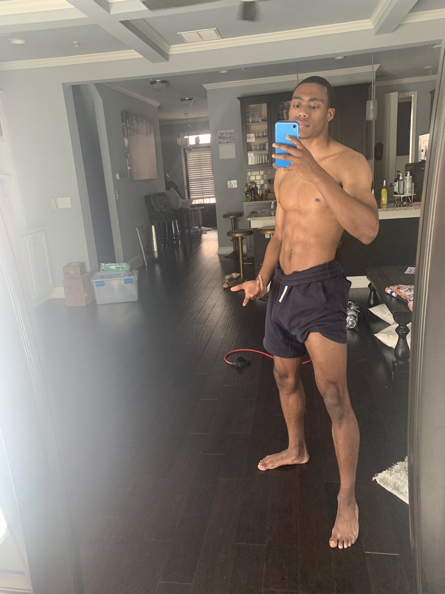 _chrisj5's tweet photo. The body and the smile https://t.co/v3U4opQGp7