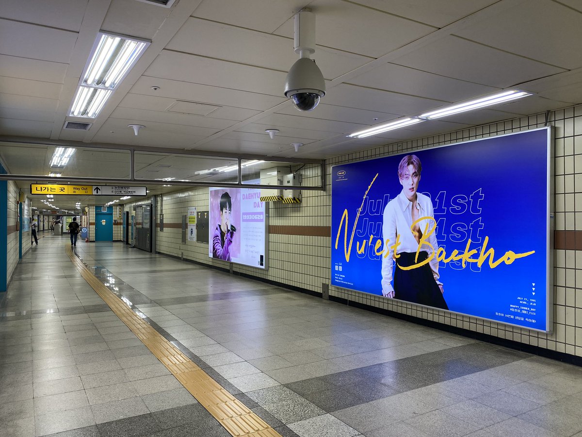 feelme721's tweet photo. Baekho's 26th Birthday Event
𝗛𝗔𝗣𝗣𝗬 𝗦𝗨𝗠𝗠𝗘𝗥 𝗕𝗢𝗬💙💛

➖

3호선 압구정역 7/7(화) - 8/6(목)

광고가 하루 일찍 게첨되었습니다🥺

많이보러 와주시고 해시태그 이벤트도 꼭 참여해주세요( ◠‿◠ ˙)💕

#HAPPY_SUMMER_BOY
#동호와_해피_FLEX

#백호 #강동호 #뉴이스트 #NUEST #BAEKHO https://t.co/Vuj6jvqm5Z