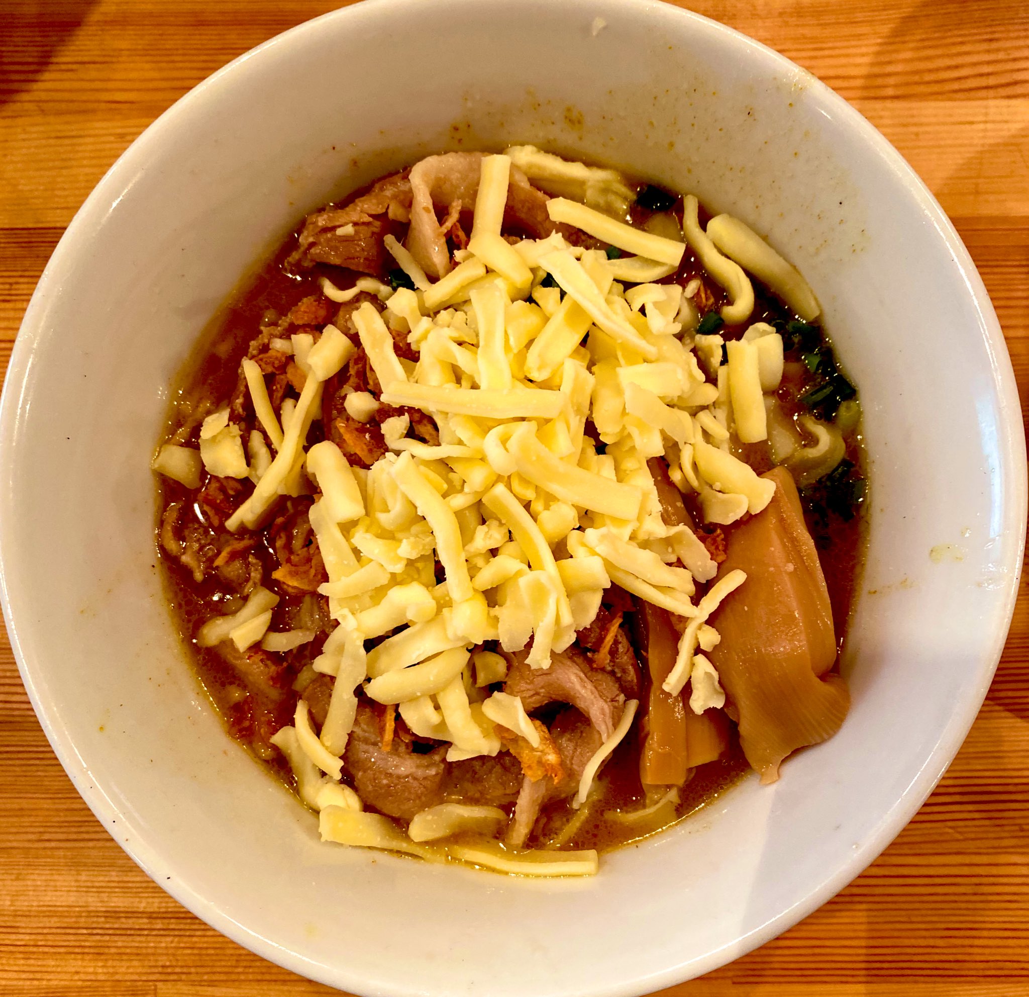 はなみち 実は はなみちは裏メニューが多々あります その 豚カレーチーズトッピング 豚カレーの食券を買って チーズって言えばokです めちゃくちゃご飯が進む一杯です はなみち 実は はなみちは裏メニューが多々あります その 豚カレーチーズトッピング 豚カレーの食券を買って チーズって言えばokです めちゃくちゃご飯が進む一杯です