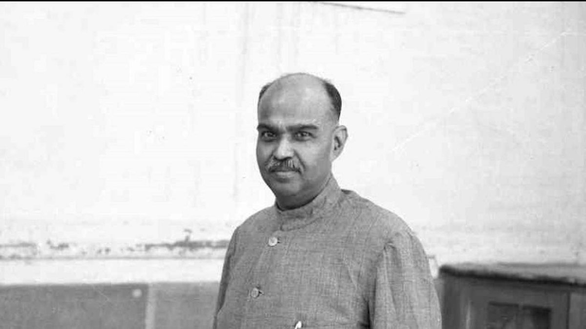 MuChhadmabeshi's tweet photo. Being a Muslim-majority province, Bengal was not an exception to that rule. The streets and villages of Bengal echoed with the cries of ‘ladke lenge Pakistan’.

And then came Shyama Parasad Mukherjee. And at least a part of Bengal, remained with India. #history #swarajya https://t.co/CBSAY7cawM