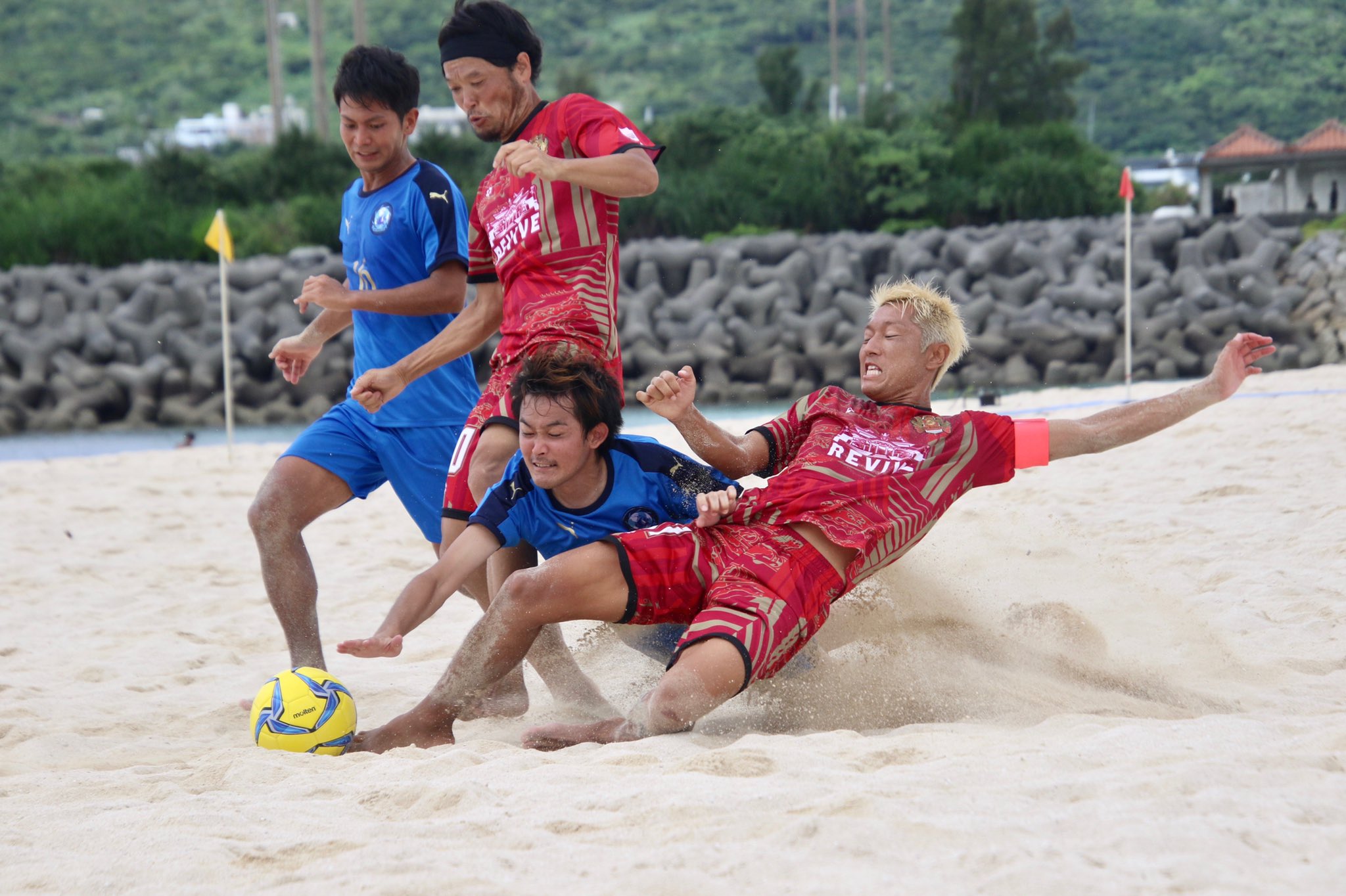 Fc琉球 Fc Ryukyu 7 5に開催されましたofa第15回沖縄県ビーチサッカー大会に出場した Fc琉球 ビーチサッカークラブ は見事優勝し 7 23 24に福岡県で開催される九州大会への切符を掴み取りました Fc琉球 Sfida T Co Nt0ipndnpq Twitter