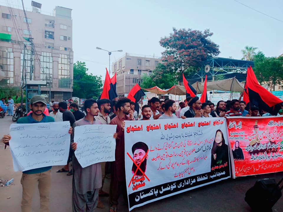 28 JuneKarachi Press Club #Shia activists call for the public execution of  #Deobandi cleric Sattar Jamali and  #Barelvi cleric Ashraf Asif Jalali for insulting the Hidden Imam and Lady Fatima respectively.No  #SocialDistancing despite  #COVID19 surge. https://www.facebook.com/izhar.manganhar/posts/3083304361761013