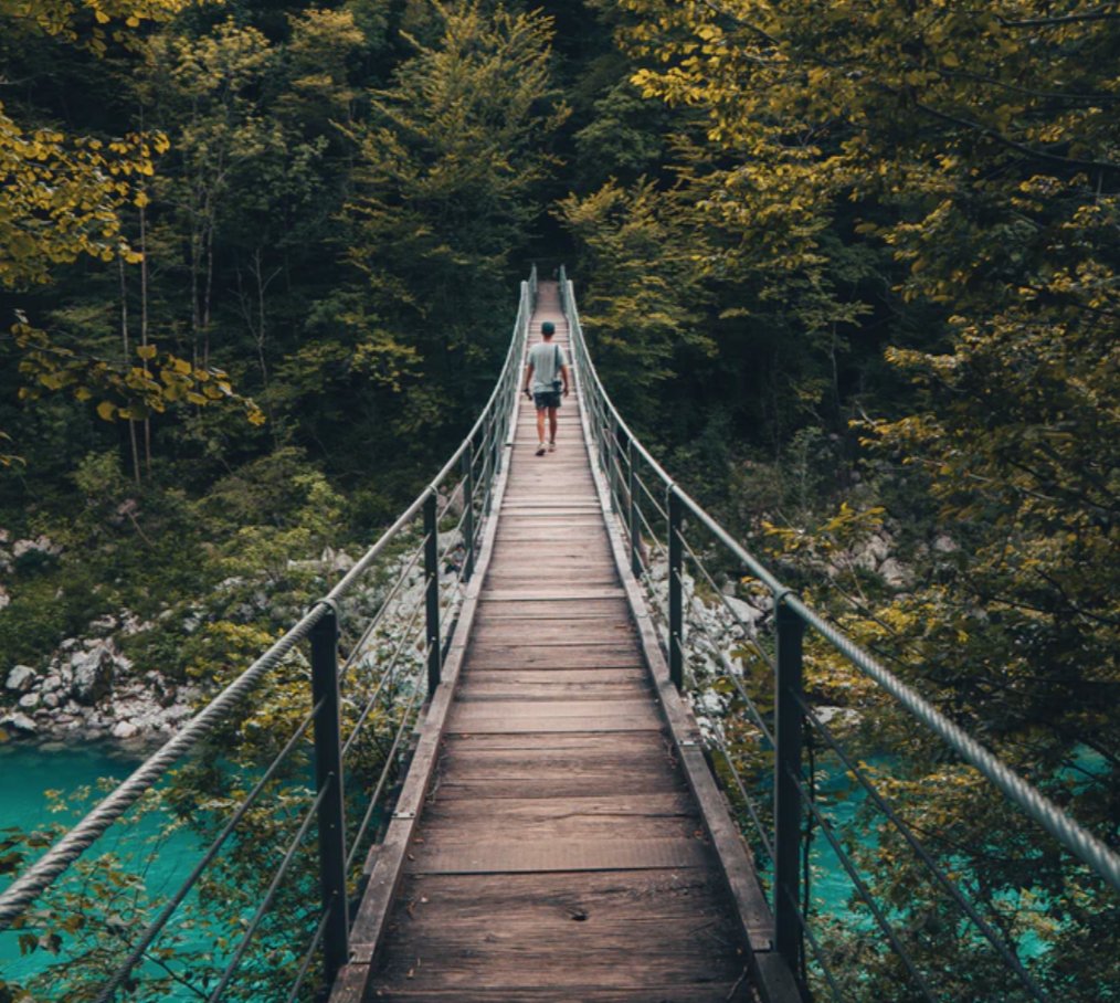 FemmesBretagne's tweet photo. "Si vous regardez avec attention, la plupart des #succès obtenus du jour au lendemain prennent beaucoup de temps" – Steve Jobs 🙋🏻♂️ Pierre après pierre, bâtissez vos #projets, construisez les ponts qui vous guideront vers vos #objectifs 🌉 #FdeB https://t.co/te7nNuj333