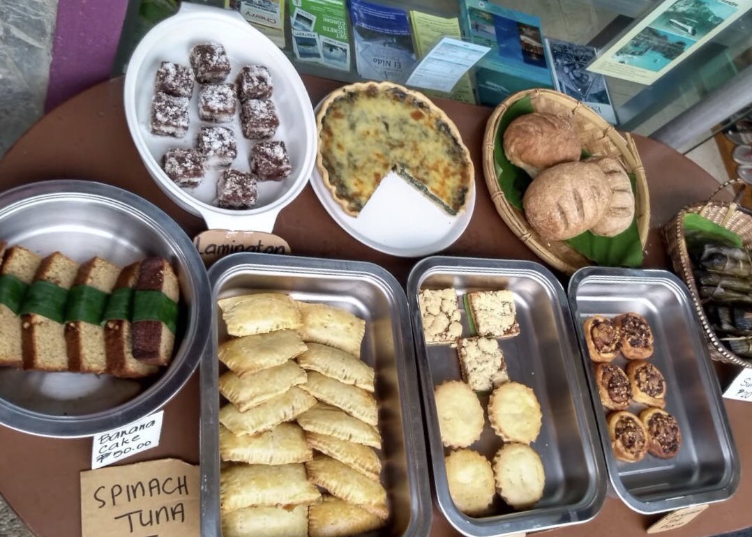 ElNidoArtcafe's tweet photo. From our pots and oven today. #merianda #eats #snacks #bakedfood #pies #bread https://t.co/czDsPTHhhO