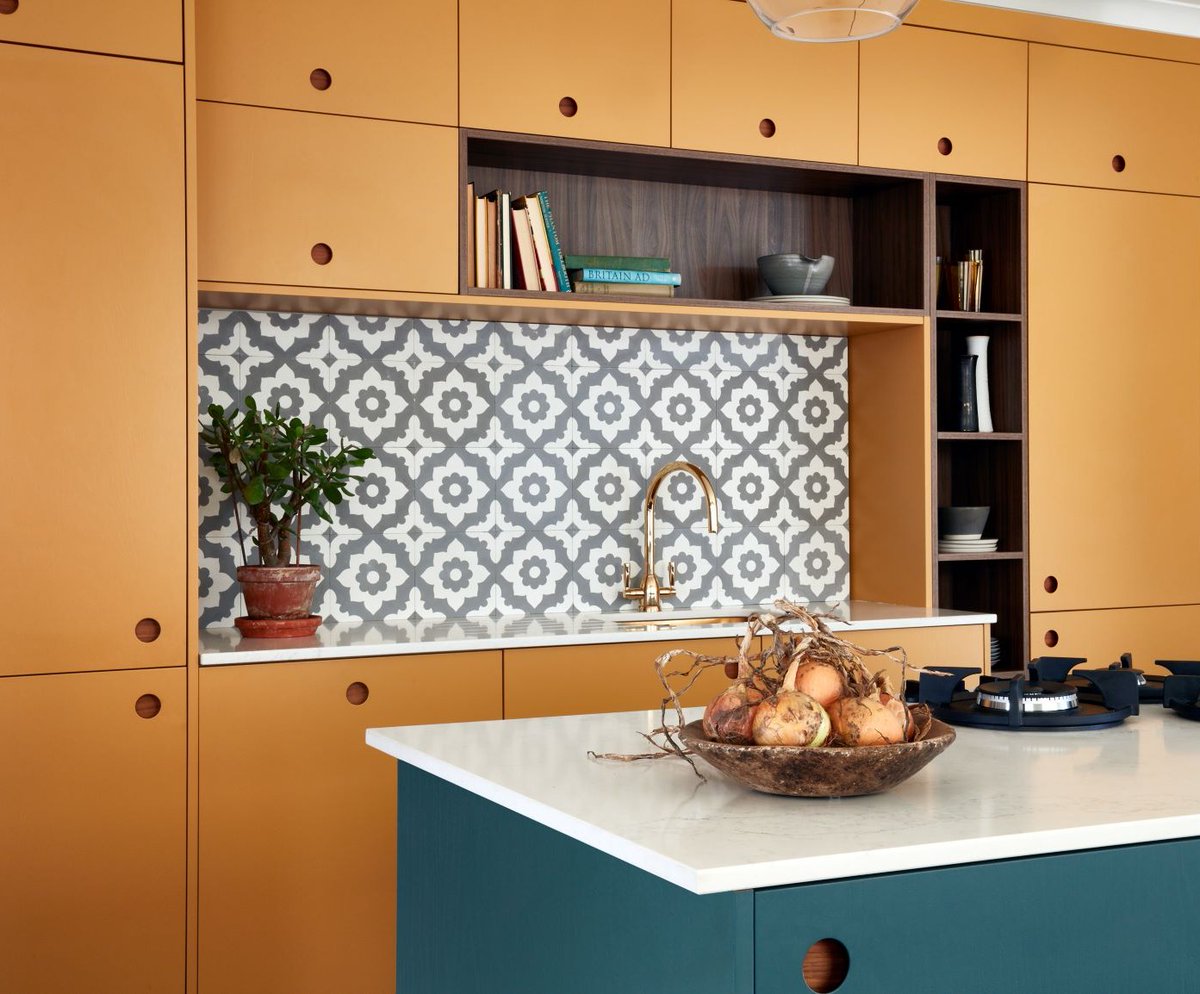 The Pelham kitchen uses this fantastic combination of bright ochre and dusty blue Ladbroke doors to create a one-of-a-kind kitchen design.

#NakedDoors #NakedKitchens #KitchenDesign #YellowKitchen #BlueKitchen #ColourfulKitchen