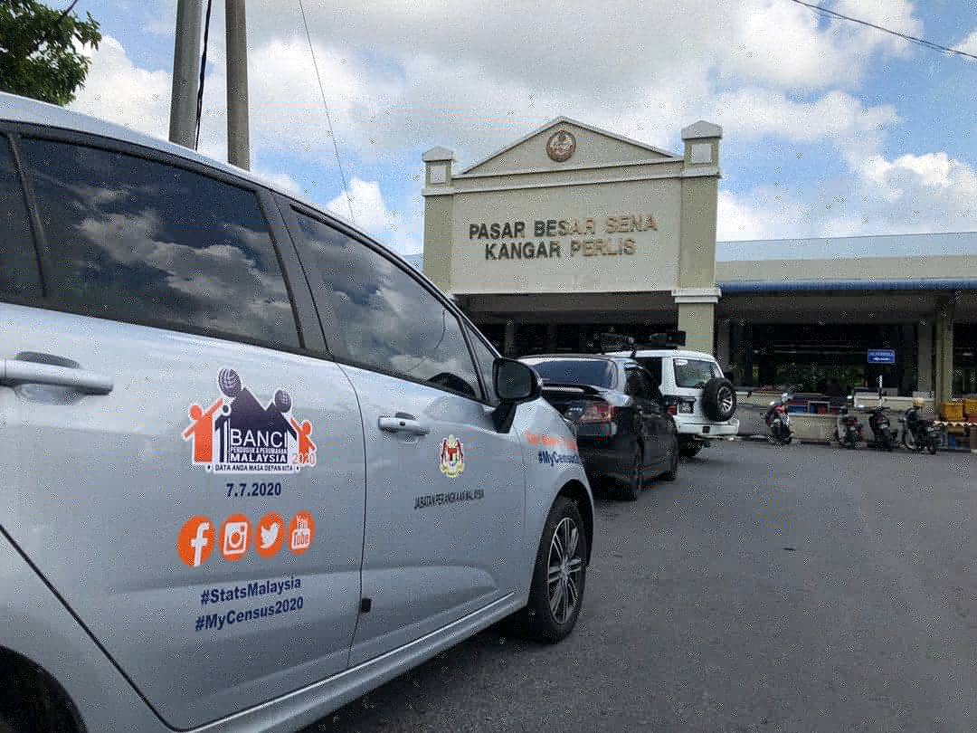 JapenPerlis's tweet photo. [RANGKUMAN FOTO]

#InfoOnWheels HEBAHAN MENGENAI BANCI PENDUDUK DAN PERUMAHAN MALAYSIA 2020
OLEH JABATAN PENERANGAN NEGERI PERLIS BERSAMA JABATAN PERANGKAAN NEGERI PERLIS.

Tarikh : 6 Julai 2020 (Isnin)
Lokasi : Sekitar Parlimen Kangar

#JabatanPeneranganMalaysia
#JapenPerlis https://t.co/yiXBrt1ofH
