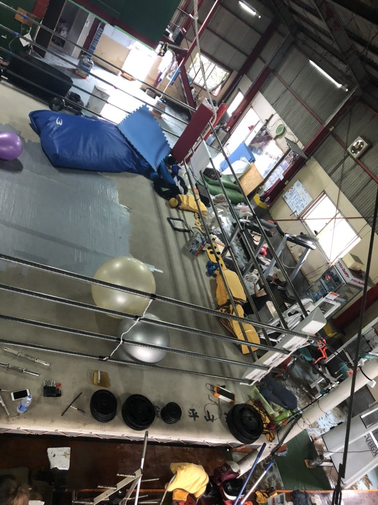 HinomaruBoxing's tweet photo. 今回の集中豪雨により、各地で被害に遭われた皆さんに心よりお見舞い申し上げます。

自分がいつも練習しているジムも被害に遭ってしまいました。

グローブもダメ、ランニングマシンもダメ、ジムの床もどうなるか、、

一つ一つ解決して、いつも通りの毎日や練習を取り戻せますように。 https://t.co/ZoPGo4pD7b