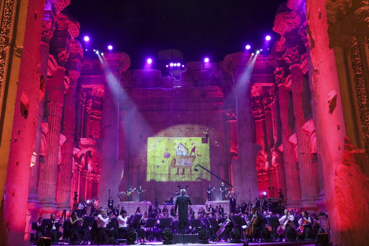 AAzoulay's tweet image. Immense émotion d’entendre l’orchestre philarmonique du #Liban jouer dans les ruines désertes de Baalbek hier. Un rappel du rôle primordial de la culture &amp;amp; des artistes pour la résilience des sociétés. Merci au Liban pour ce message d’espoir #ResiliArt #baalbeck2020 @UNESCO_fr